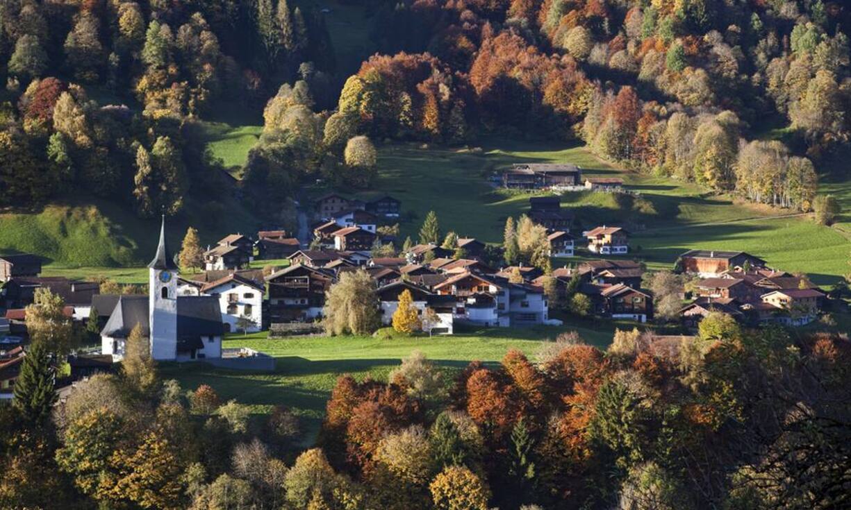 Immobilienpreise bewegen sich in der Schweiz nach wie vor auf einem sehr hohen Niveau. In ihrem Immobilienreport hat die ETH Zürich die höchsten Quadratmeterpreise für Wohnungen ermittelt. Platz 10: Prättigau-Davos In Prättigau-Davos liegt der Angebotspreis gemäss dem Report im Median bei 9'000 Franken.