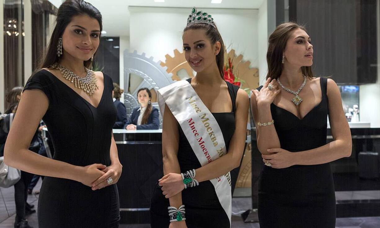 Die Miss Moskau kommt hier als Model zum Einsatz.