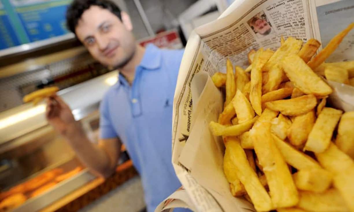 In Grossbritannien liegen Urlauber mit einem Tip von 10 bis 15 Prozent richtig. Berechnet das Restaurant eine «service charge», braucht der Gast kein zusätzliches Trinkgeld zahlen. Wer im Taxi aufrundet und dem Zimmermädchen maximal ein Pfund pro Übernachtung hinterlässt, geht auf Nummer sicher.