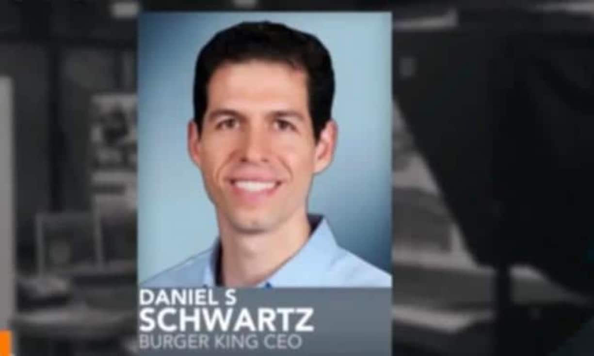 Mit nur 32 Jahren wurde Daniel Schwartz zum CEO von Burger King. Den Einstieg schaffte er, nachdem sein damaliger Arbeitgeber 3G die Fastfoodkette aufkaufte. Zuerst wurde er Finanzchef, weniger als drei Jahre später übernahm Schwartz die Gesamtverantwortung. Der Erfolg gibt dem schnellen Aufstieg recht: Der Wert des Fastfoodriesen hat sich unter dem jungen CEO verdreifacht.Screenshot Youtube