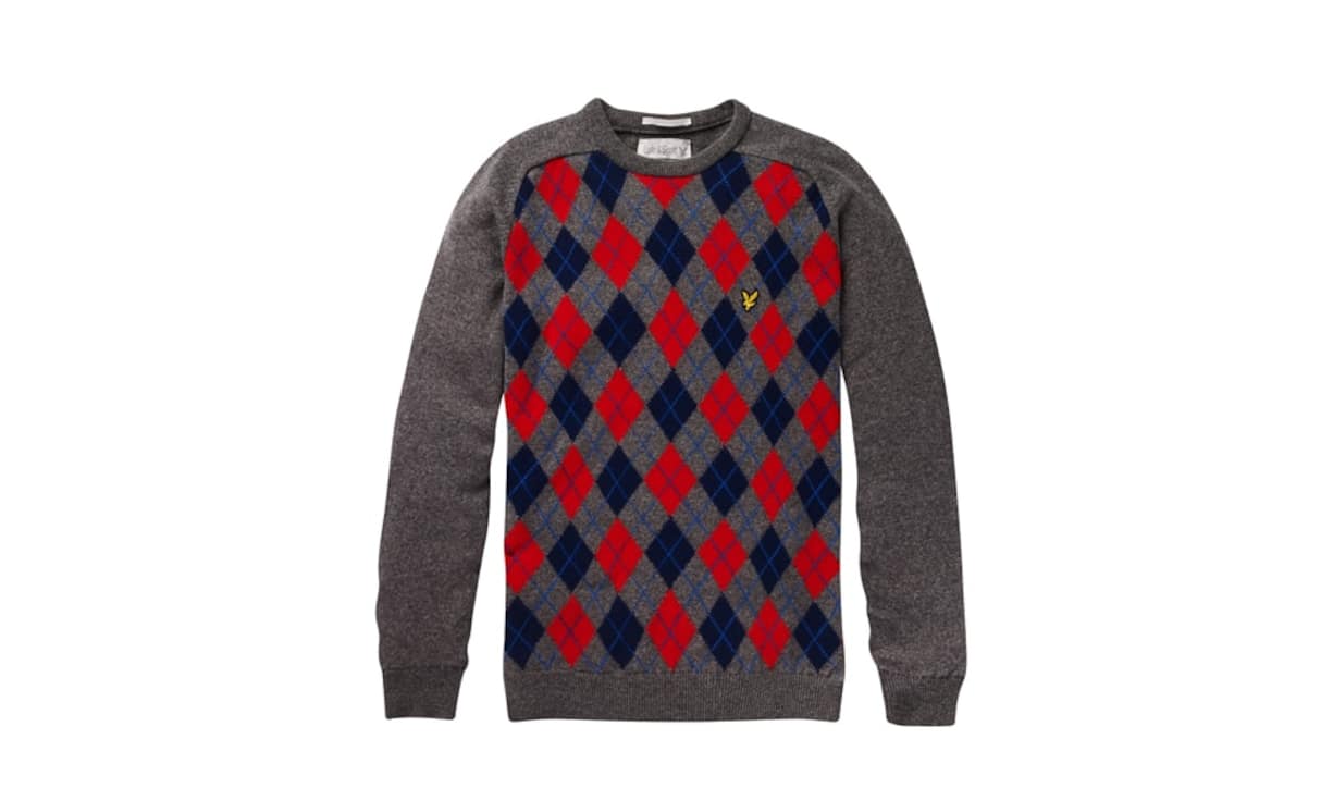 Must-have: Lyle & Scott
Ein Pullover mit Argyle-Muster darf in keinem Männerkleiderschrank fehlen. Hier in einer Variante aus Lammwolle und mit einem Rundausschnitt. Preis 199 Franken