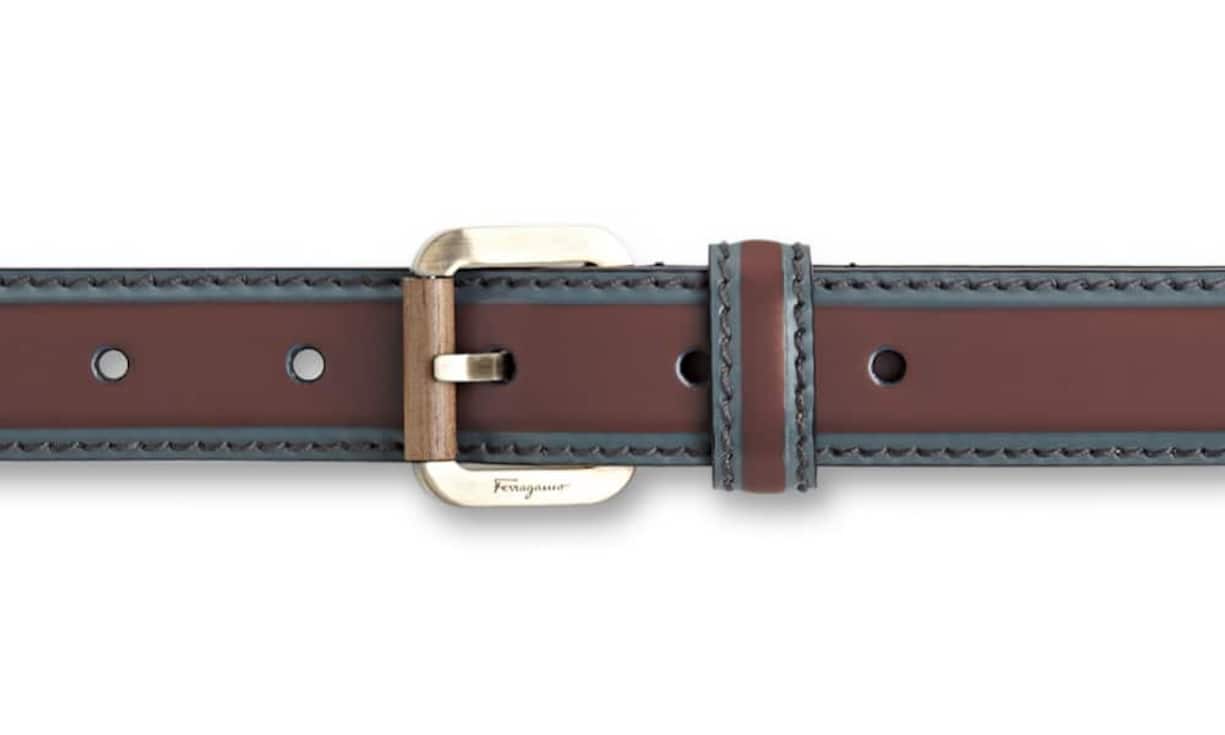 Zweifarbig: Salvatore Ferragamo Dieser zweifarbige Ledergürtel ist rahmengenäht und hat eine silberne Schnalle mit eingraviertem Marken-Logo. Preis 335 Franken