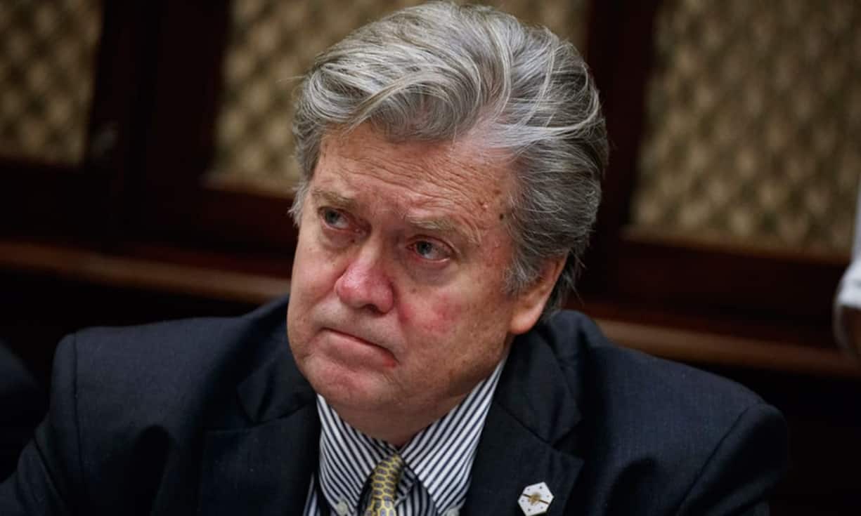 Stephen Bannon, der politische Chefstratege im Weissen Haus wird am 18. August gefeuert oder geht von sich aus, je nach Lesart. Im Hintergrund toben Machtkämpfe des Rechtsauslegers mit prominenten Beratern des Präsidenten. Ein Interview, in dem Bannon Gegenposition zu Trump bezog, dürfte den letzten Ausschlag gegeben haben.