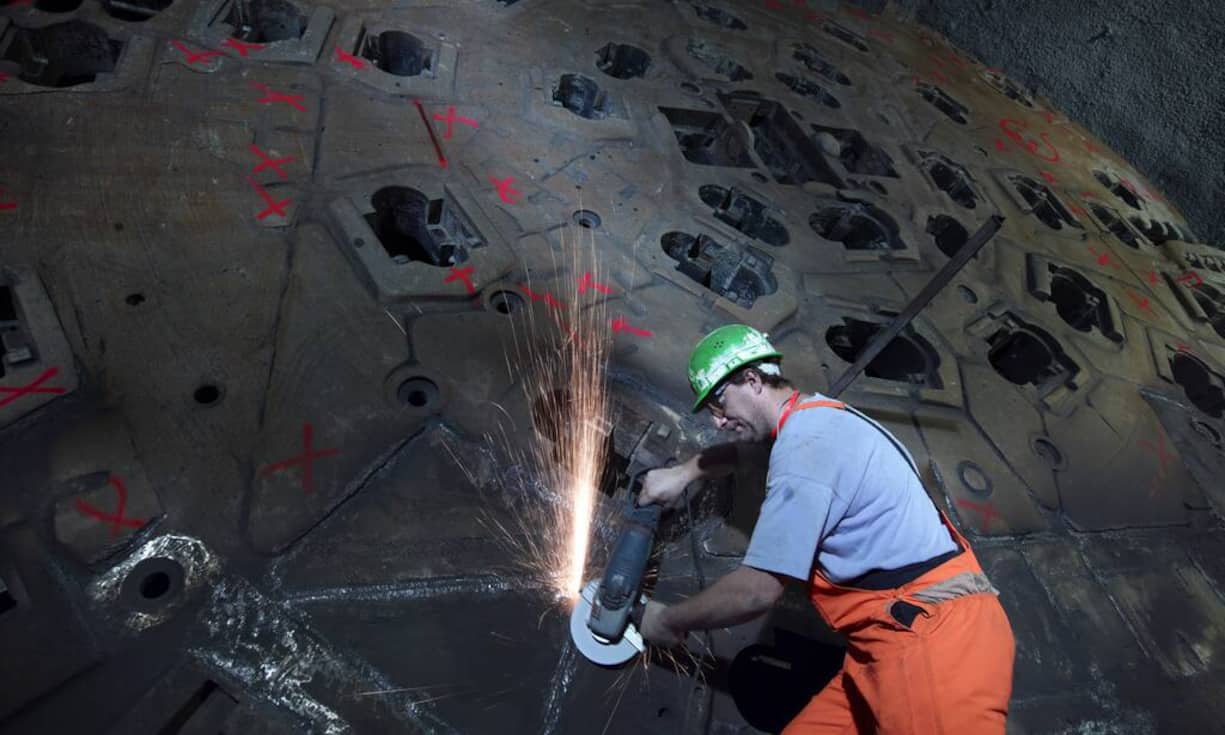 Die Tunnelbohrmaschine mass 410 Meter, war also so lang wie vier aneinandergereihte Fussballfelder.