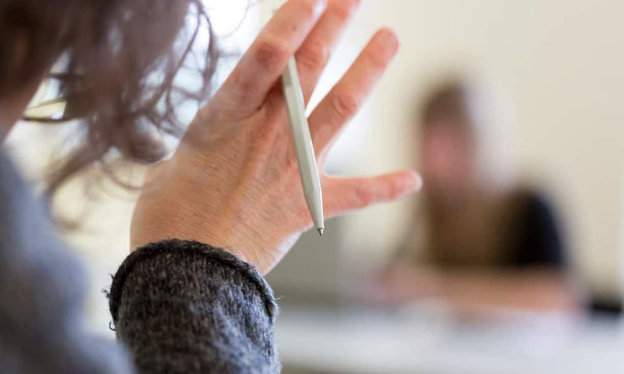 «Das reicht nicht»Als Chef ist man nicht dazu verpflichtet eine Gehaltserhöhung zu geben. Zu sagen, dass man mehr Geld will, klingt nicht nur arrogant, sondern verringert die Chancen überhaupt eine Erhöhung zu bekommen. «Ich greife gerne auf die 15-Prozent-Regel zurück», so Karrierecoach Ryan Kahn. «Bekommt man ein Angebot und hat kaum Zeit darüber nachzudenken, sollte man 15 Prozent mehr verlangen. 15 Prozent werden den Chef nicht empören, könnten aber einiges mehr einbringen.»