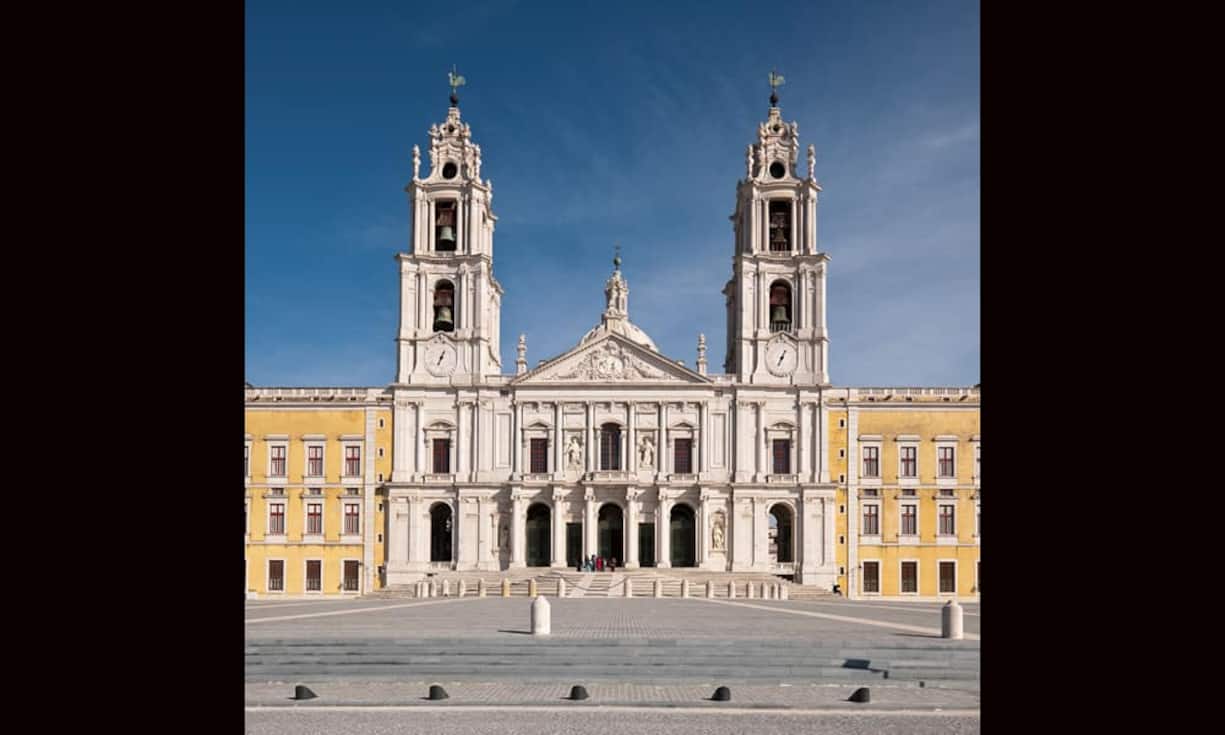 Das Glockenspiel des Palastbaues in Mafra, Portugal: Die zwei Türme des Nationalpalastes in Mafra beherbergen eine Sammlung von 120 
Bronzeglocken. Aufgrund mangelhafter Pflege war das Holzgerüst, das die Glocken stützt, kurz davor, einzustürzen. Notarbeiten wurden bereits vorgenommen, dennoch sind internationales Know-How und finanzielle Unterstützung notwendig, um die Anlage zu retten.Centro Nacional de Cultura