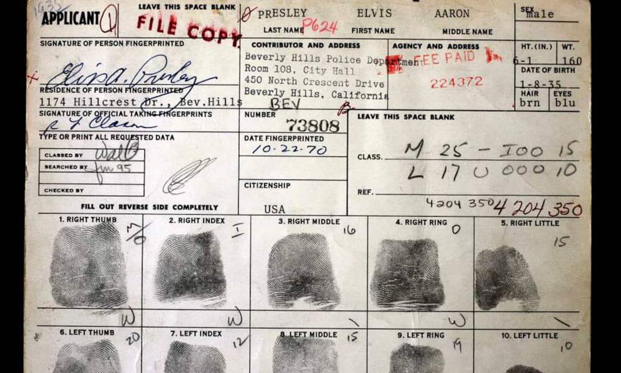 Sammler stürzen sich auf alles, was mit Elvis zu tun hat. Bei einer Auktion kam auch ein Papier mit Fingerabdrücken des Kings unter den Hammer. Dabei handelt es sich um eine Waffenbescheinigung für zwei Pistolen.