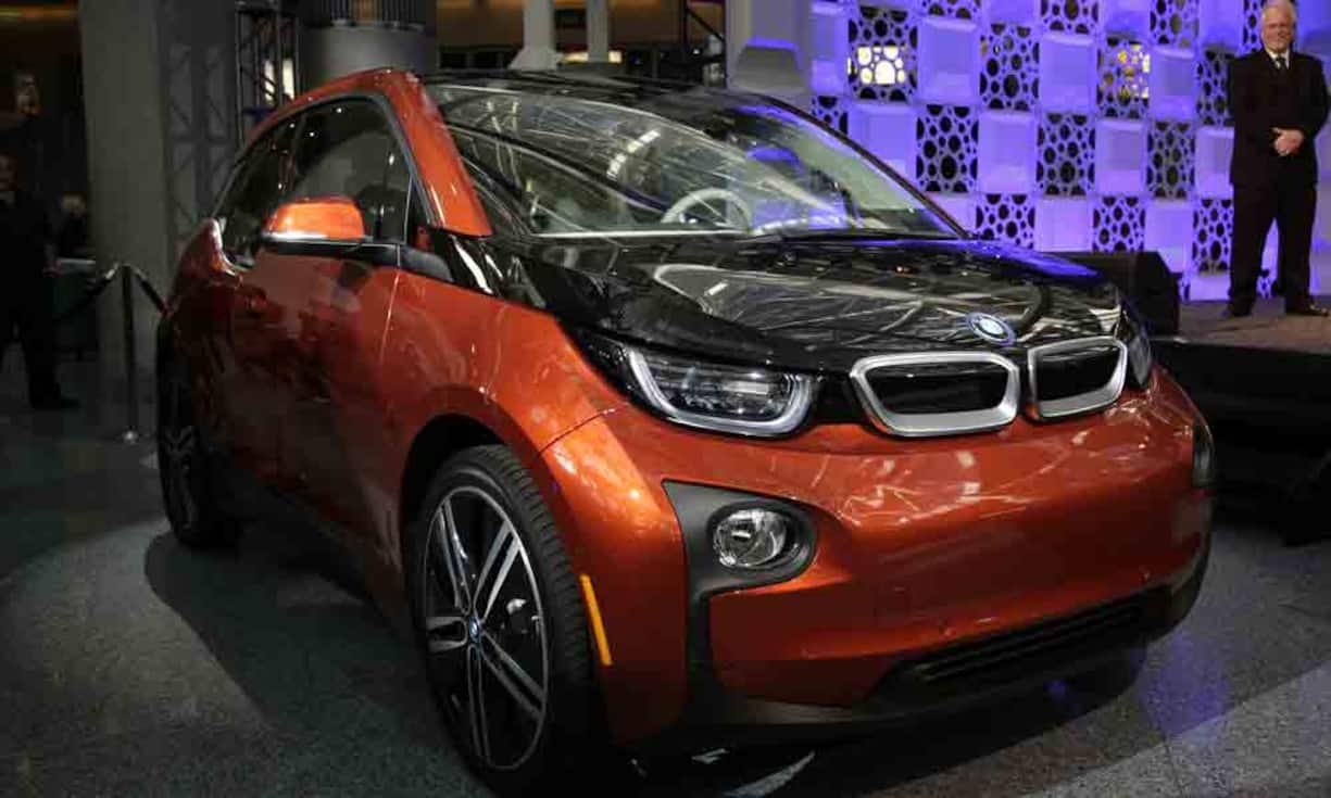 Zum ersten Mal wurde an der Autoshow ein vollelektrisches Fahrzeug zum Green Car of the Year gekürt. Der BMW i3 ist ganzheitlich als Elektroauto konzipiert und fährt mit einem Lithium-Ionen-Akku.