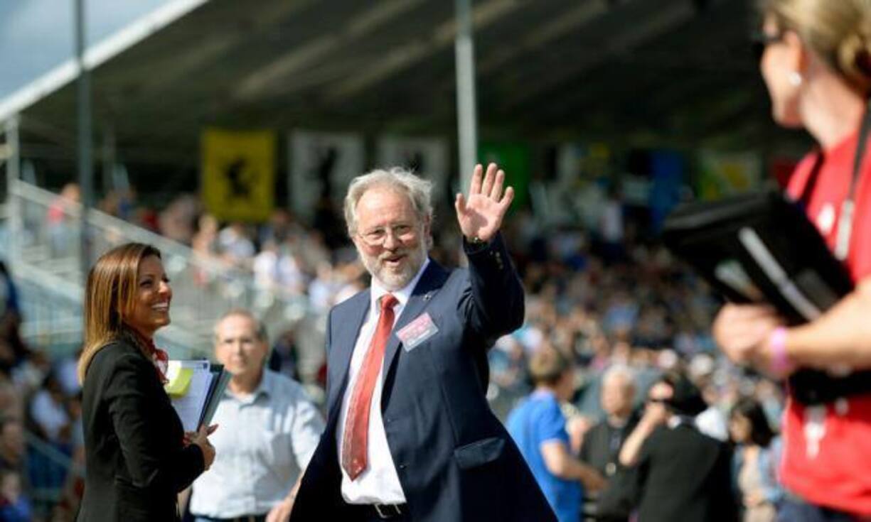 Verwaltungsratpräsident Oskar Schwenk zeigte sich gerührt und stolz ob des erfolgreichen absolvierten Testflugs. Hier ist er anlässlich des Roll-outs des PC-24 im August 2014 zu sehen.