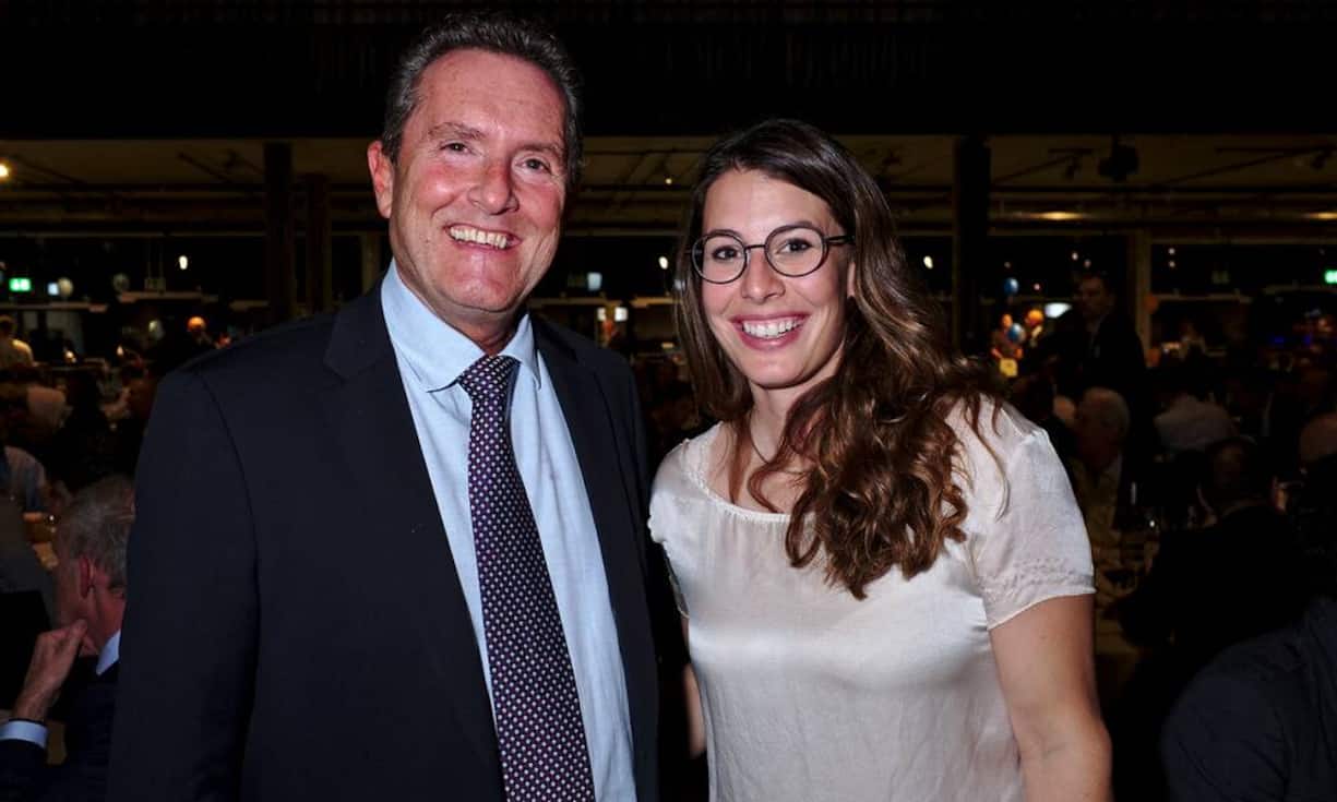 Peter Grütter, Chairman, asut;
Dominique Gisin, Abfahrtsolympiasiegerin