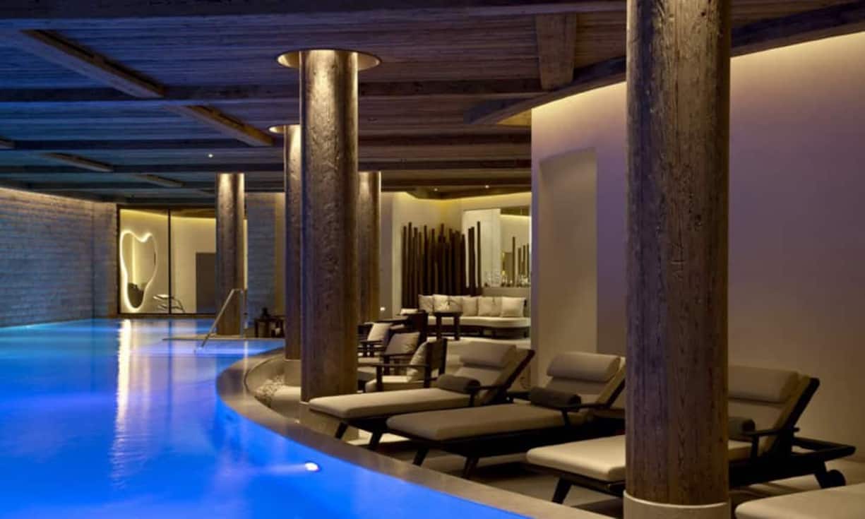 Platz 2 in der Kategorie «Die besten Spas für Genussmenschen»: The Alpina Gstaad in Gstaad. 
Knapp vor dem Dolder positioniert sich das Gstaader Luxushaus Alpina. Damit ist es das beste Schweizer Spa-Hotel, denn Gold geht an eine Ikone aus Oberbayern.