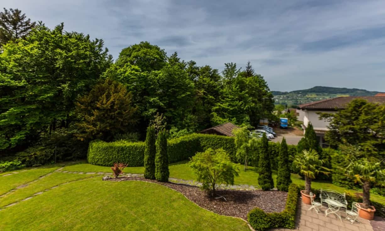 Das Landhaus «Birkenhof» liegt in Fahrwangen, in der Nähe von Lenzburg.Preis: 2'500'000.- Quelle und Bilder: Engel & Völkers