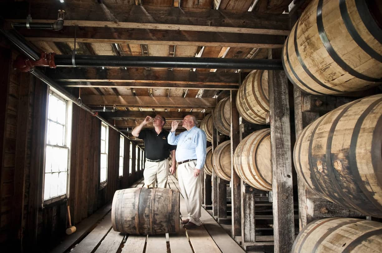 Wild Turkey Distillery: Die Brennerei wurde von den Brüdern Ripy auf einem Hügel in Lawrenceburg, Kentucky, gegründet, der heute als «Wild Turkey Hill» bekannt ist.