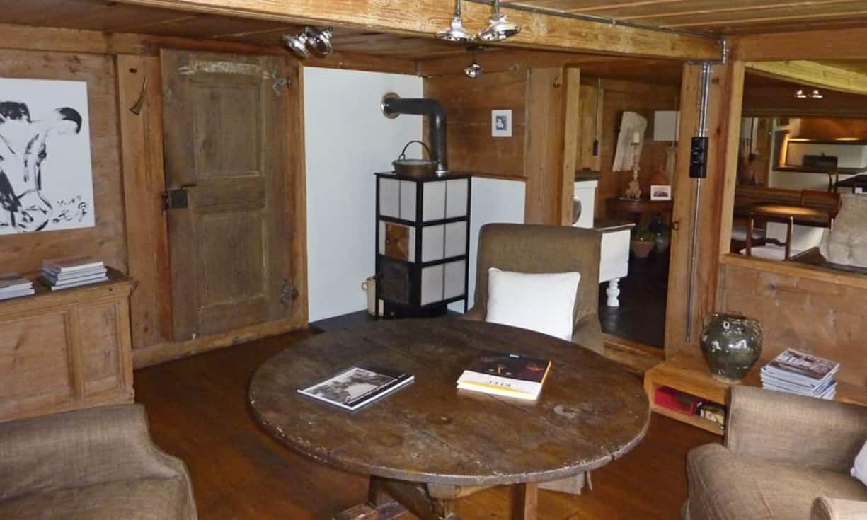 In rund 10 Minuten erreicht man den Bahnhof Frutigen. Im Winter sind die Skigebiete Adelboden und Kandersteg in nur 30 Minuten erreichbar.