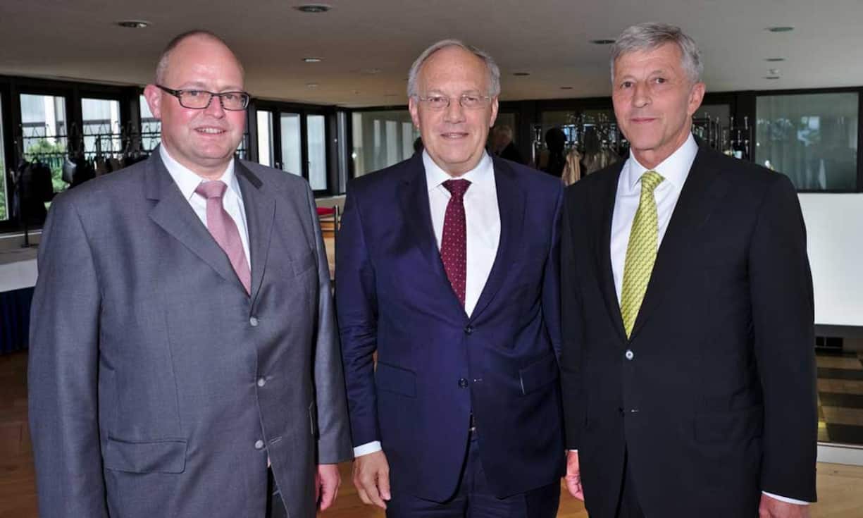Heinz Kunz, Mitglied Generaldirektion, ZKB;
Bundesrat Johann-Niklaus Schneider-Ammann;
Rolf Dörig, Präsident, Zürcher Volkswirtschaftliche Gesellschaft
Bilder: Markus Senn