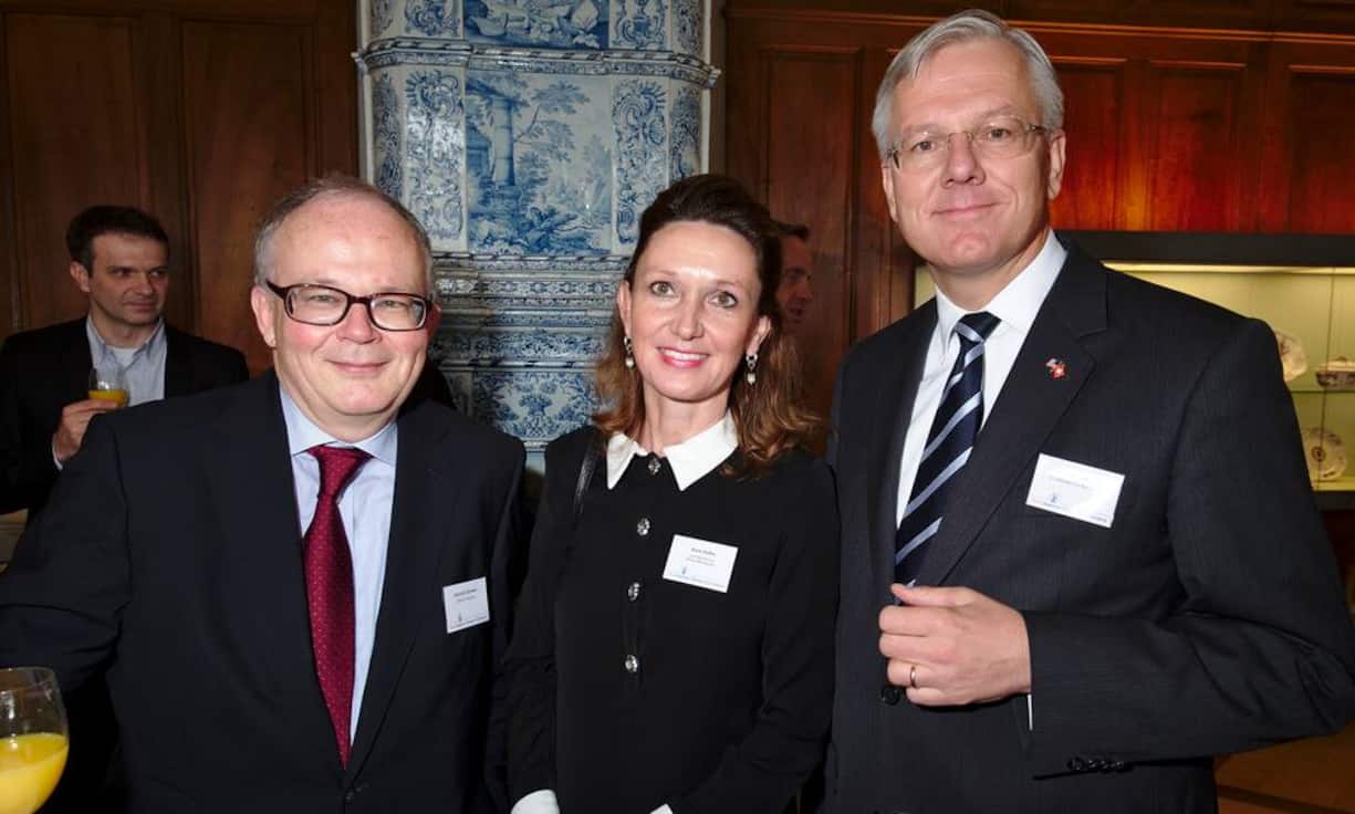 Heinrich Christen, Partner, Ernst & Young AG;
Karin Kofler, Wirtschaftsredaktorin, Sonntagszeitung;
Christoph Franz, Chairman, F. Hoffmann-La Roche Ltd.;