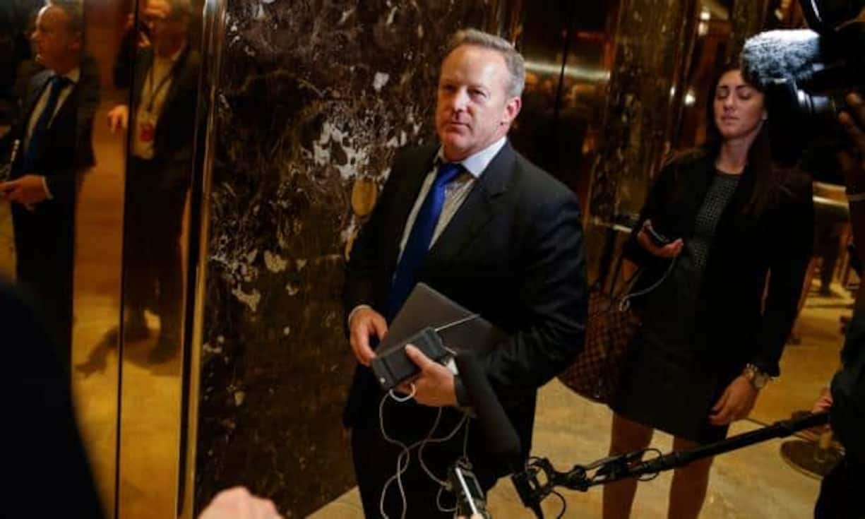 Sean Spicer - Pressesprecher für das Weisse HausSeit 2011 dirigiert Sean Spicer die Kommunikation der Republikaner. Er hat eine Militärvergangenheit. Im Juli trat er von seinem Posten zurück.