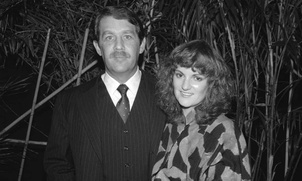 Ein Wohlstandskind auf Abwegen. Patty Hearst, eine Millionärstochter, wurde als Studentin von einer Terrorzelle gekidnappt und schloss sich daraufhin der Vereinigung an. Sie überfiel Banken und war auf der Flucht vor dem FBI.