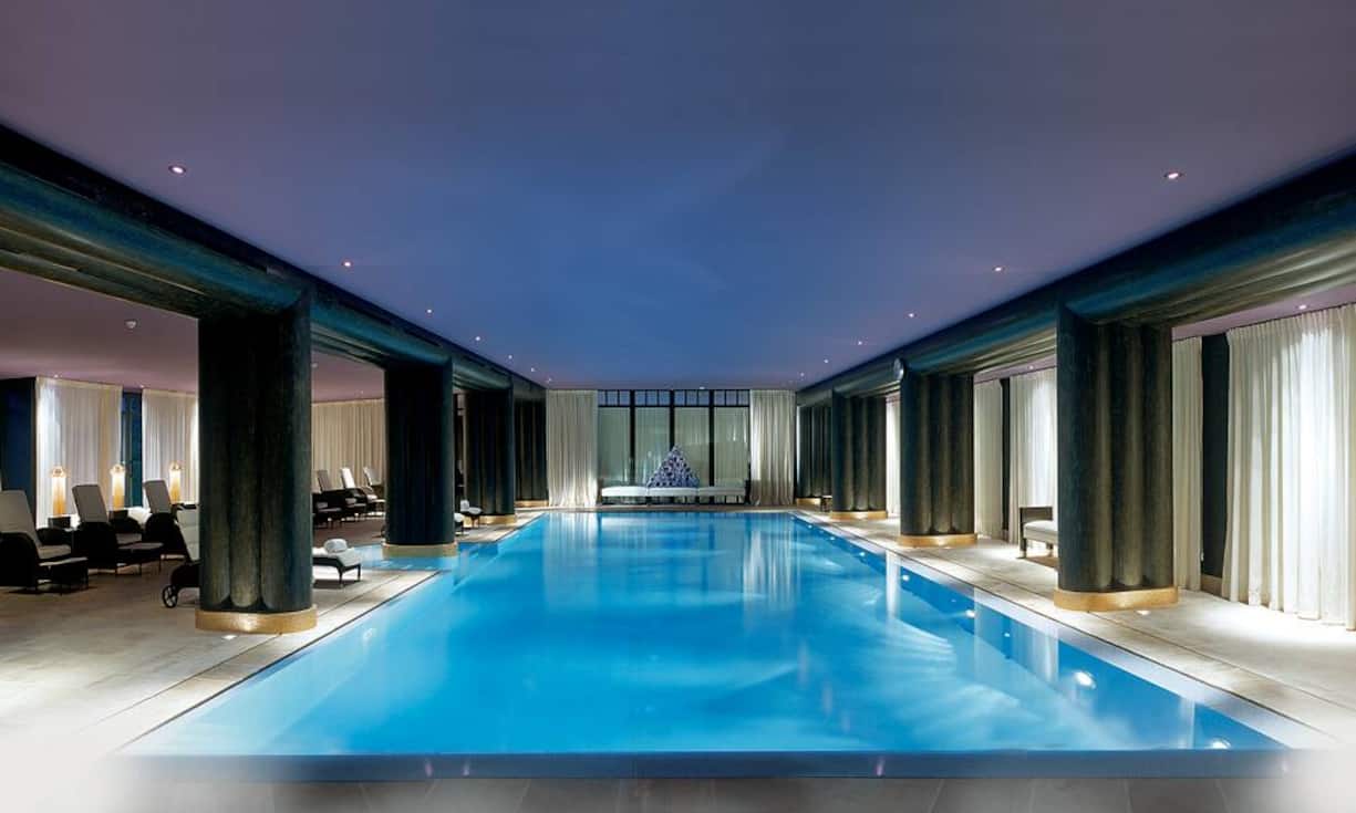 Platz 5 in der Kategorie «Die besten Spas für Selbstoptimierer»: La Réserve in Genf.
Das beste Selbstoptimierer-Spa-Haus der Westschweiz liegt in Genf-Bellevue. Das La Réserve bietet bestes Ambiente (zehn von zehn Punkten), feinste Küche, grossartigen Service (in beiden Kategorien gibt es neun von zehn Punkten) und herrliche Suites (ebenfalls neun von zehn Punkten). Im Gesamtranking reicht es aber doch nur für den fünften Platz.