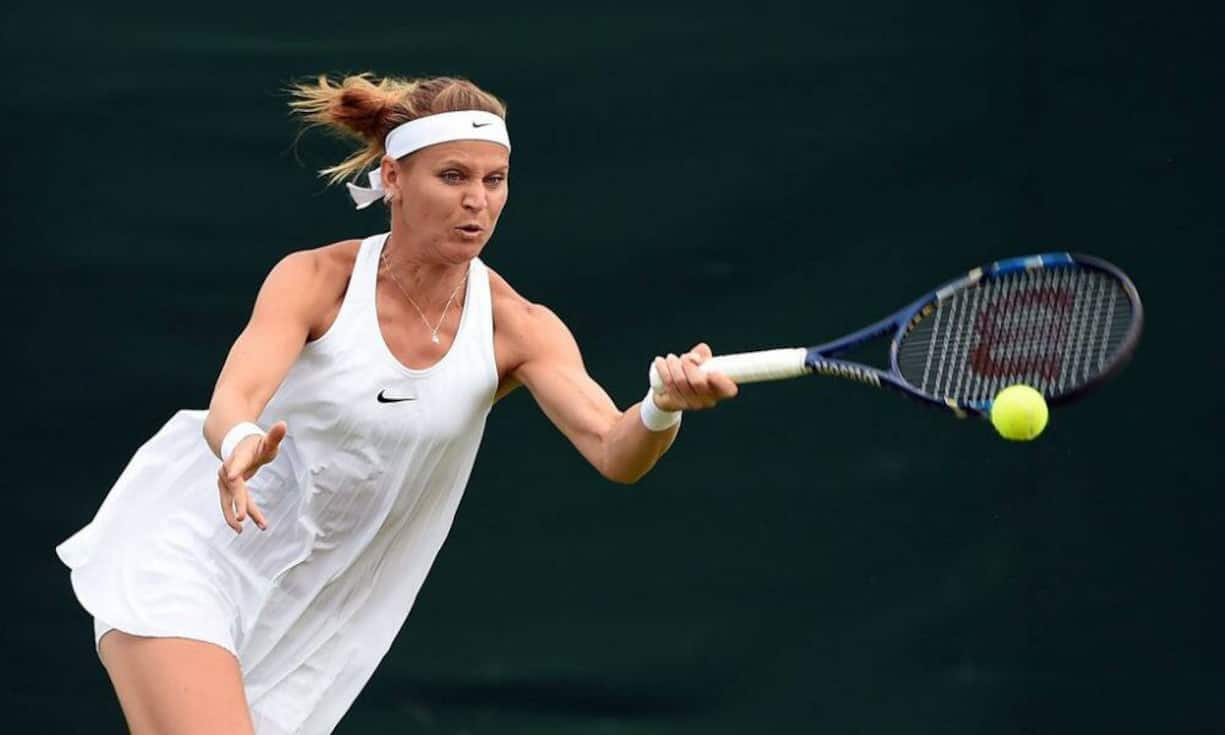 Zu knapp, zu flattrig, zu dünn und unförmig: Viele Spielerinnen störten sich laut «New York Times» an der Funktionalität des Modells. Ob Safarova ihr Outfit für die nächsten Spiele wechseln wird, ist bisher nicht bekannt.