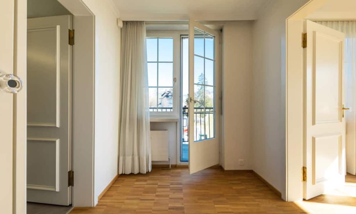 Das Einfamilienhaus ist lichtdurchflutet und offen.