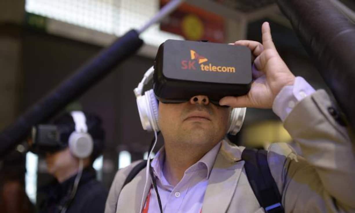 Spätestens seit Facebook den Hersteller «Oculus Rift» gekauft hat experimentieren auch andere mit der Technologie. So setzt auch die südkoreanische Telecom an ihrem Stand auf virtuelle Realitäten.
