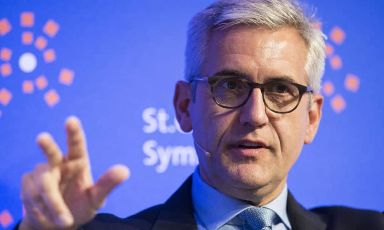 Ulrich Spiesshofer Seit etwas über zwei Jahren ist Spiesshofer CEO von ABB. Nach einem Fehlstart hat er reagiert: Er hat ein Sparprogramm aufgesetzt, um eine Milliarde aus dem Konzern herauszukitzeln. Eine weitere Milliarde soll eine Reduktion bei den White-Collar-Workern bringen.