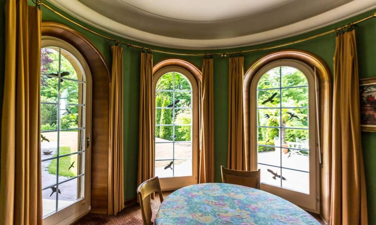 12 Zimmer verteilen sich auf einer Wohnfläche von 320 Quadratmetern.