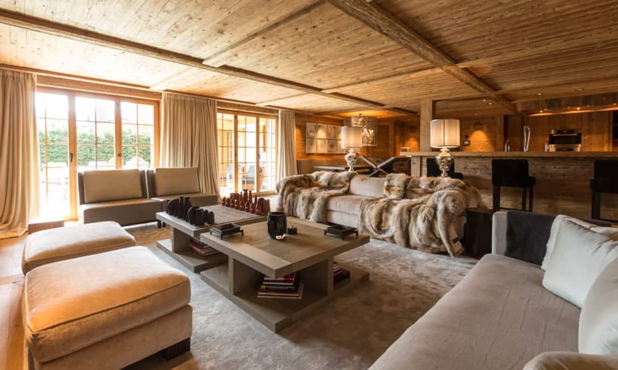 Im zweiten Stock befindet das Wohnzimmer und das Esszimmer sowie...