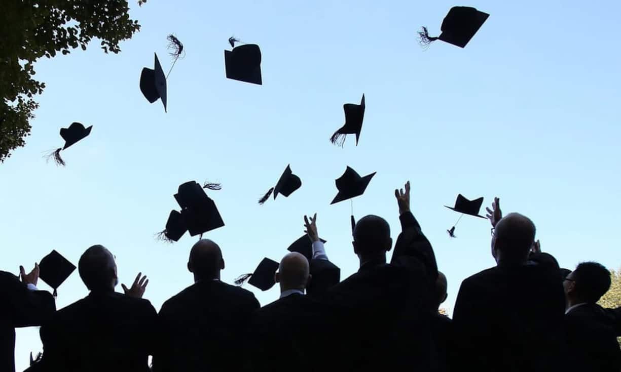 Der Datendienstleiter «Wealth X» hat die zehn Universitäten mit den meisten Alumni ermittelt, die heute zu den reichsten Menschen der Welt zählen (das heisst mit einem Nettovermögen von mehr als 30 Millionen Dollar). Insgesamt kommen fünf Prozent (oder 211'275 Personen) der derzeit reichsten Menschen der Welt von einer dieser zehn Unis. Die Universitäten mit den reichsten Absolventen befinden sich dabei allesamt in den USA.Keystone