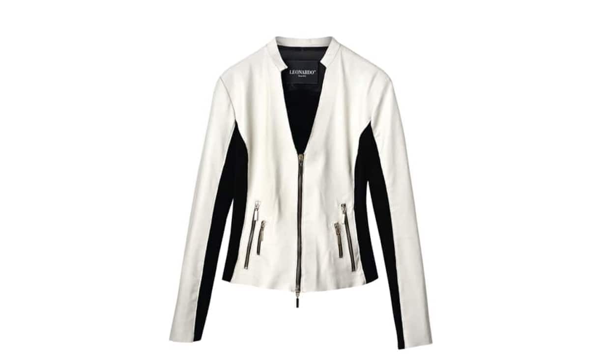 Cool: Leonardo Diese taillierte Jacke aus Leder und elastischer Baumwolle mit Reissverschluss fällt durch ihre besondere Optik auf und ist zugleich schmeichelnd für die Figur. Bei Globus erhältlich. Preis 399 Franken