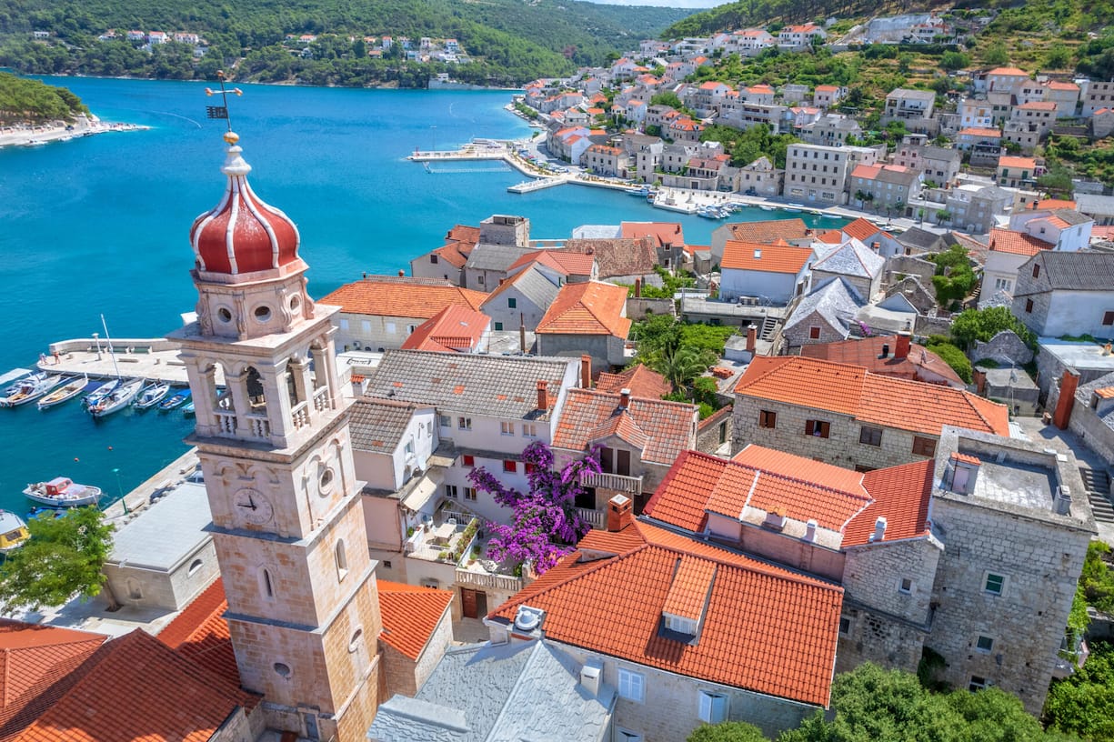 Pučišća – der Hafen der Burgen.