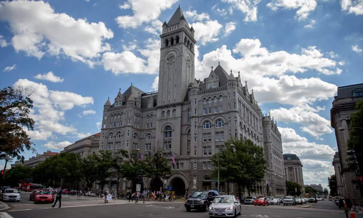 Knapp zwei Monate vor der US-Präsidentschaftswahl hat der republikanische Kandidat Donald Trump unweit vom Weissen Haus in Washington ein neues Luxus-Hotel eröffnet.