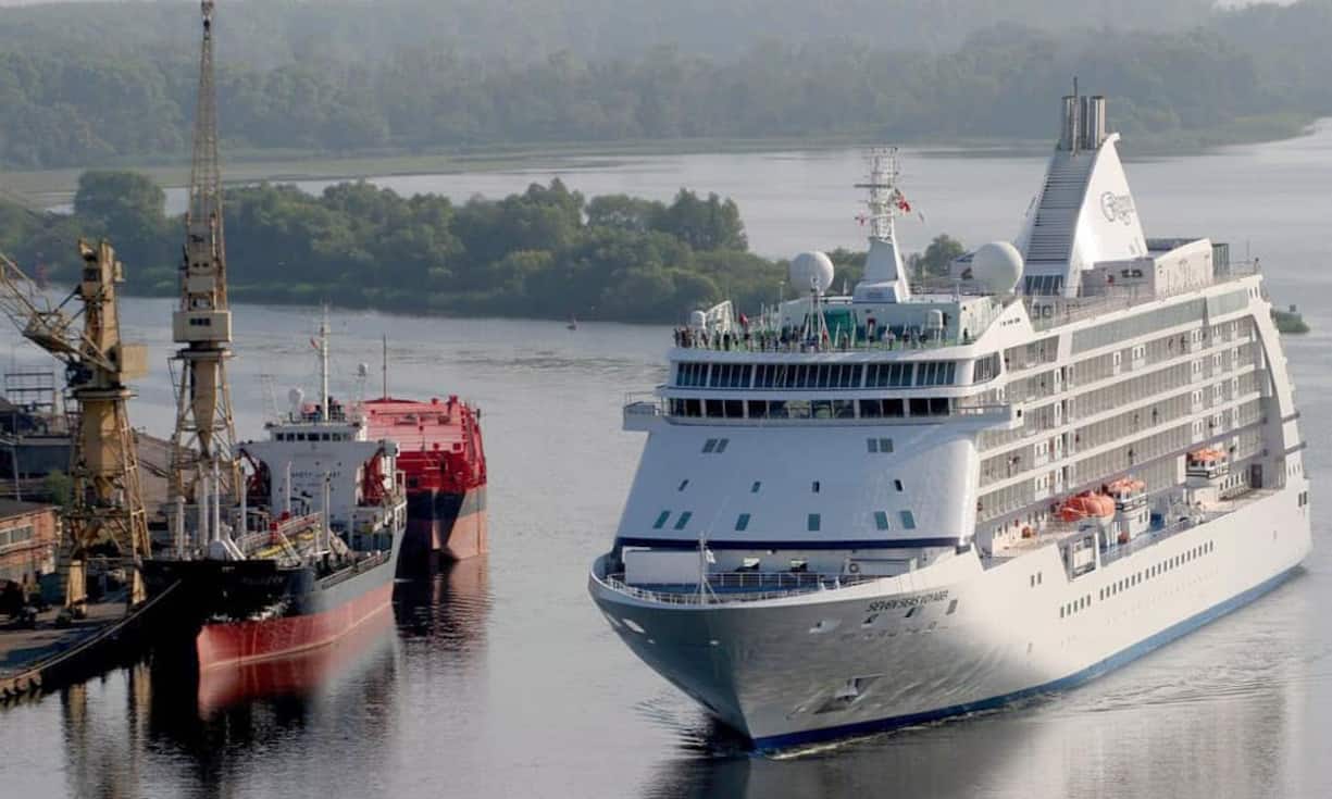 Auch die Seven Seas Voyager konnte einen Rang gutmachen und hat nun im Vergleich zum letzten Jahr den Platz mit der Crystal Serenity getauscht.
Rang 1: Seven Seas Voyager (700)
2014 Rang 2
Bilder (wenn nichts anderes vermerkt):Keystone