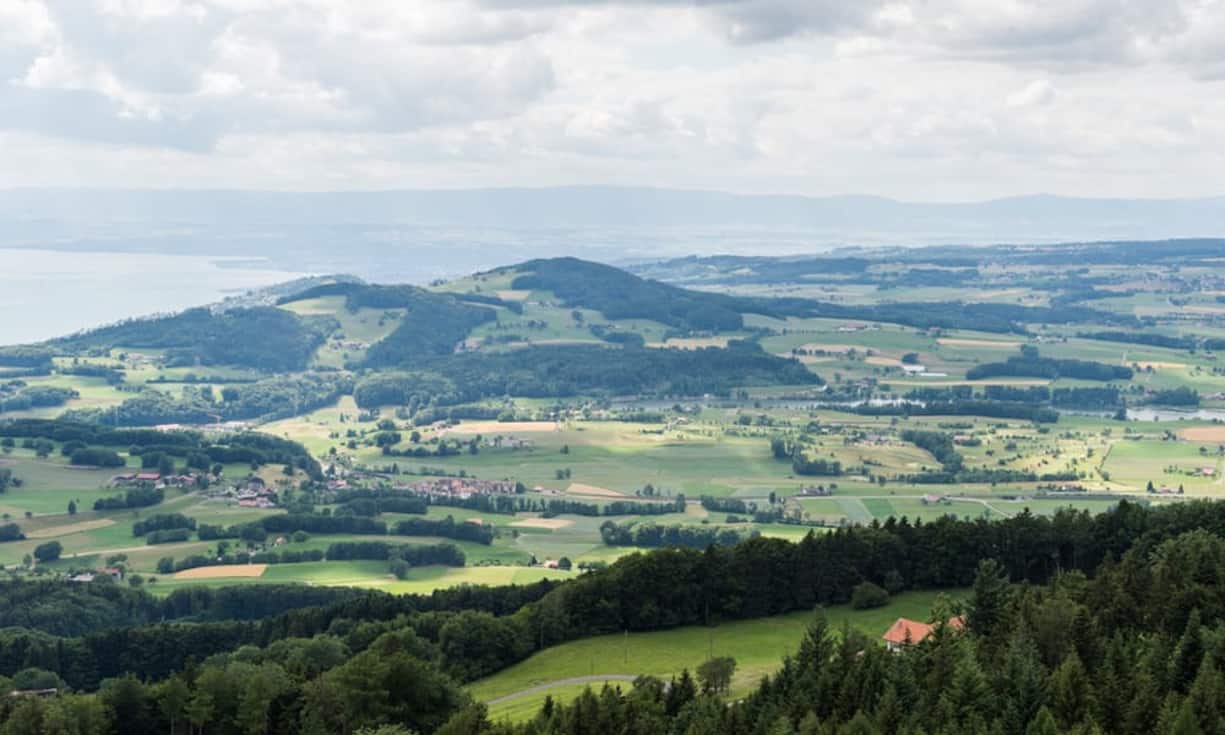 Rang 1: Blick auf das Panorama der Romandie. Hier werden sogar 1,75 Prozent Hypo-Zinsen fällig. Allerdings ist der Zins für den Hausbau in der Schweiz insgesamt für den Hausbau noch immer niedrig. 
Keystone