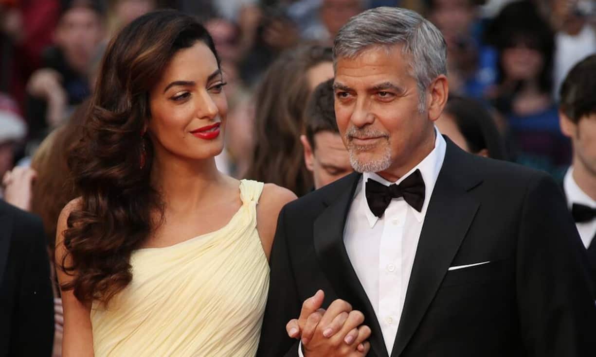 Auch George Clooney und Ehefrau Amal sollen bei der Ankunft gesichtet worden sein.