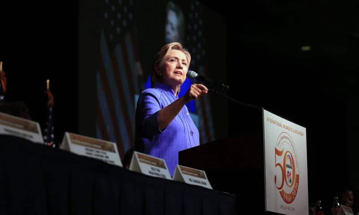 Der möglichen zukünftigen US-Präsidentin Hillary Clinton bescheinigte er in seiner Kolumne, sie wirke wie «eine sadistische Krankenschwester aus der Psychiatrie». Als im Mai die Affäre um den deutschen Fernsehsatiriker Jan Böhmermann und dessen Schmähgedicht über Recep Tayyip Erdogan tobte, schrieb Johnson einen Limerick über einen «jungen Kerl aus Ankara» und gewann damit einen Preis über 1000 Pfund für das «beleidigendste Gedicht über Präsident Erdogan».