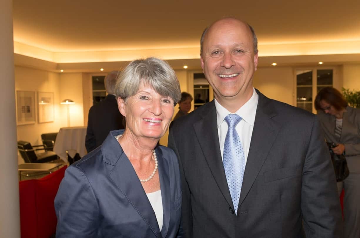 Brigitte Schönenberger, Galeristin; Anton Simonet, Regionaldirektor Ostschweiz, UBS AG