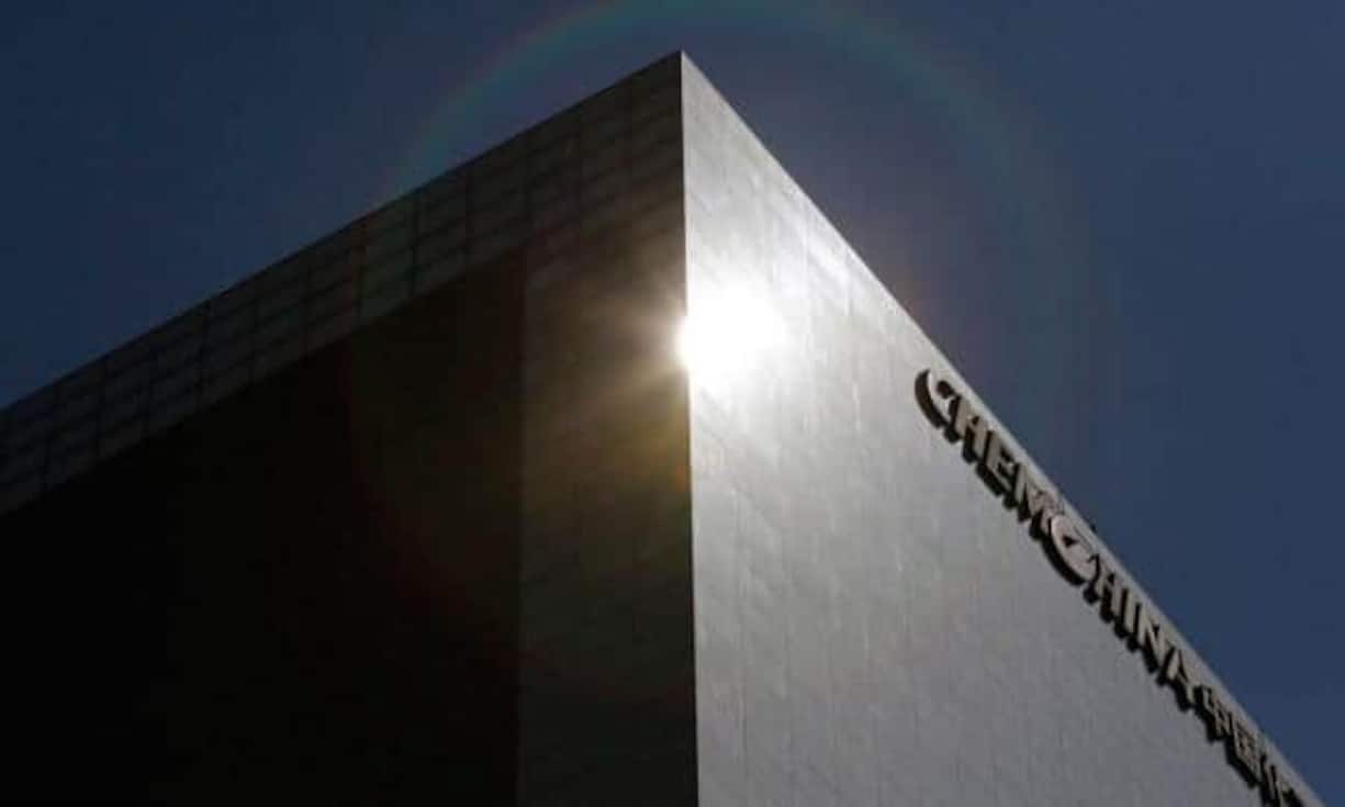 Chinesische Gesellschaften investieren hierzulande. Ein Überblick:ChemChinaDie 2004 gegründete staatseigene Unternehmensgruppe hat ihren Hauptsitz in Peking. ChemChina hat zahlreiche Tochterfirmen im Inland, vor allem im Sektor Agrochemie. Im Ausland sind die Chinesen an zahlreichen Firmen beteiligt, unter anderem an den Genfer Rohstoffhändlern von Mercury Energy. Mit dem vor kurzem bekanntgewordenen Übernahme von KrausMaffei gehört auch die Schweizer Netstal zu ChemChina.