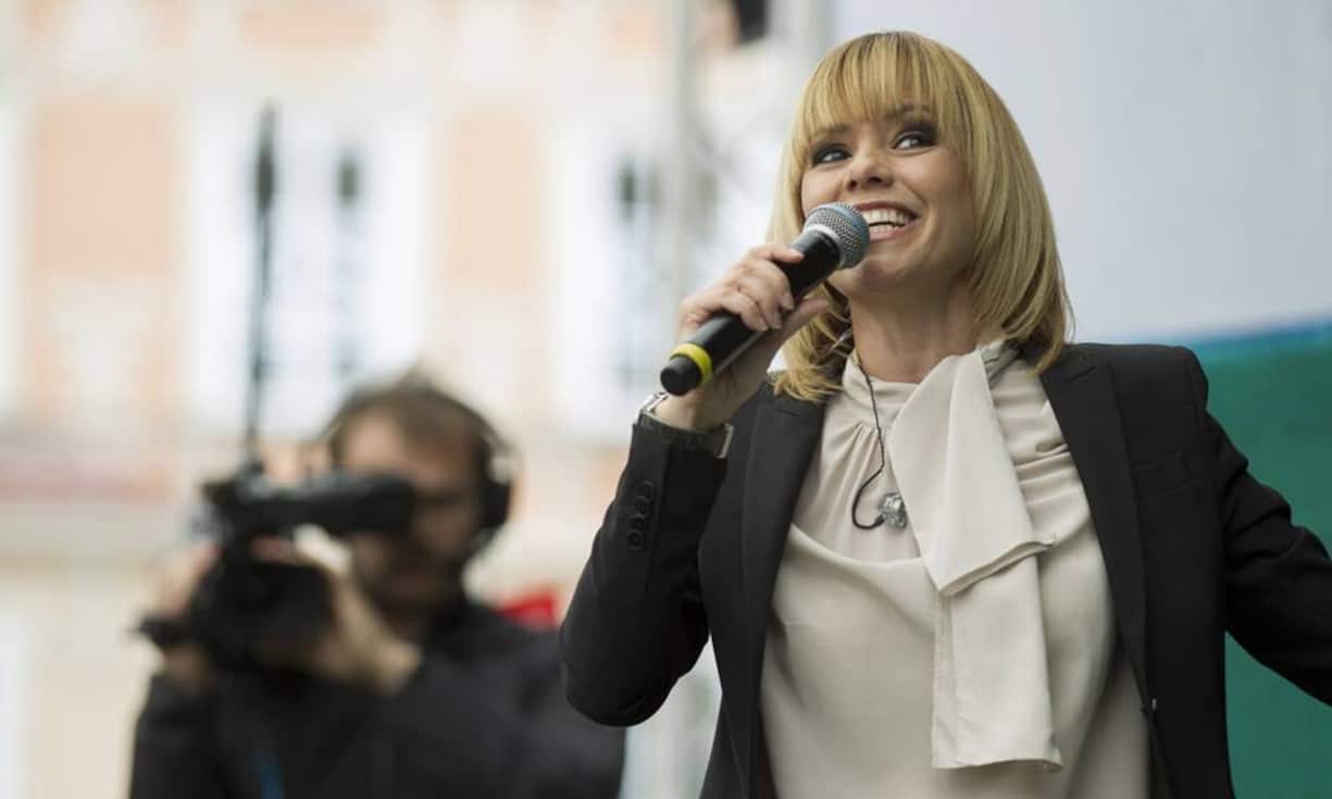 Francine JordiVermögen: 2 - 5 Millionen FrankenAls Sängerin ist Jordi ein bekanntes TV-Gesicht und ein gefragter Star für Auftritte an Firmenanlässen, Schwingfesten oder Schlagerabenden. Werbeverträge hat Jordi mit so unterschiedlichen Firmen wie Sennheiser, Peugeot Schweiz, dem Dämmstoffhersteller Thermotec und der Kosmetikfirma Gerda Spillmann. Das Schweizer Fernsehen plant bereits eine neue Sendung mit Jordi. Sie bleibt eine Quotengarantin. Keystone