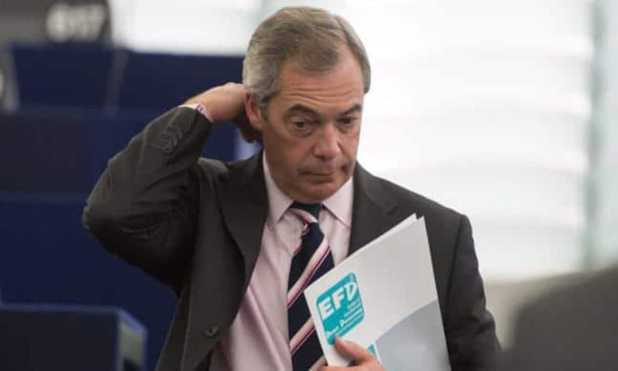 Wie andere Rechtspopulisten zeigt sich auch Nigel Farage auf Twitter euphorisch: «I hand over the mantle to @RealDonaldTrump! Many congratulations. You have fought a brave campaign.»