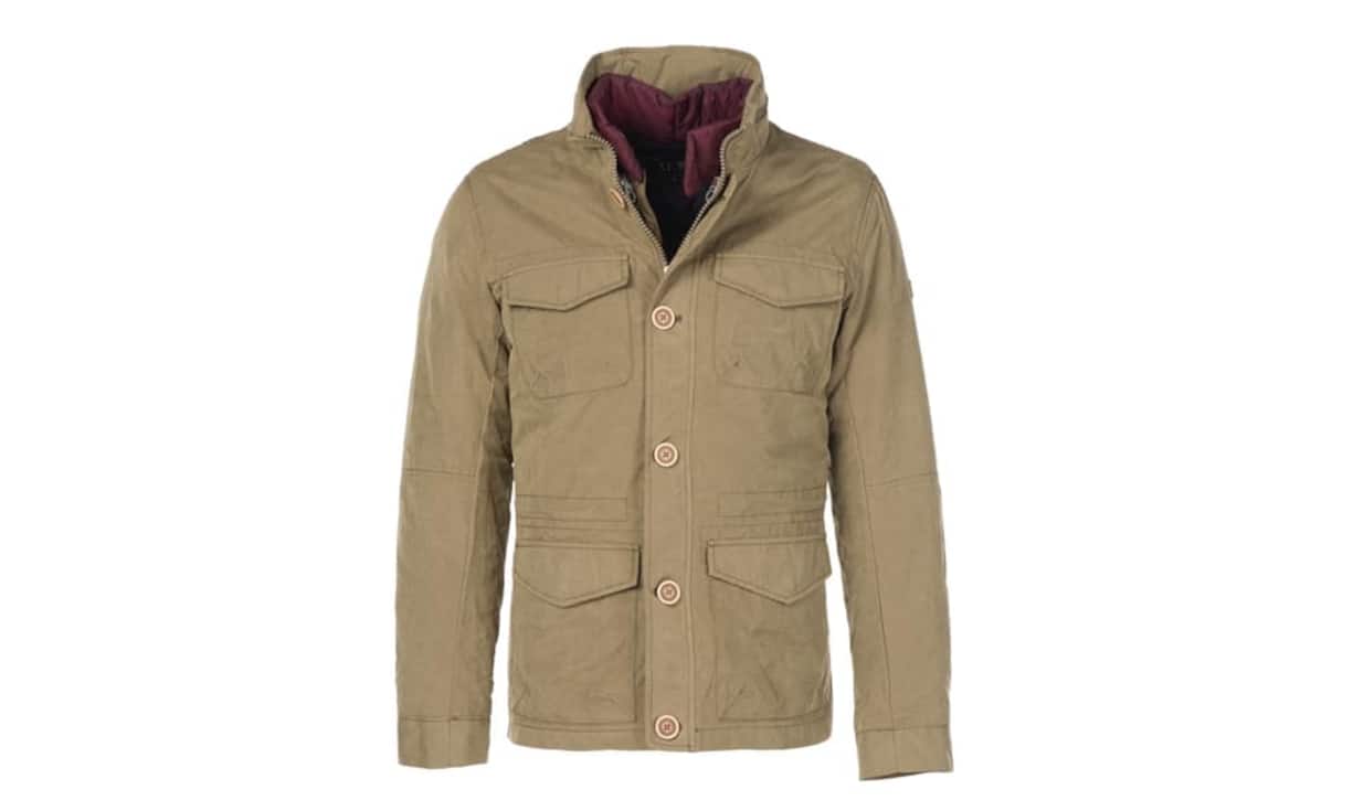 Vielseitig: Armani Jeans Vier aufgesetzte Taschen an der Frontseite bieten viel Staufläche. Die Innenjacke, sowie die versteckte Kapuze im Stehkragen sind herausnehmbar. Eine weitere Besonderheit ist die Regular-Fit Passform. Trotz des figurbetonten Schnitts erlaubt sie einen lockeren Sitz. Auch in schwarz erhältlich. Erhältlich bei Globus. Preis 599 Franken