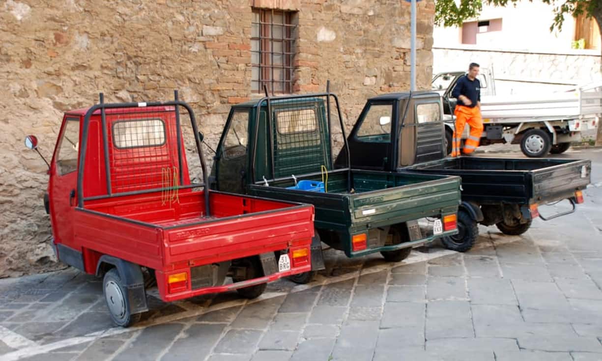 Die Kultroller werden bis heute vom Piaggio-Konzern gebaut. Zum italienischen Unternehmen gehören die Tochterfirmen Gilera, Aprilia, Moto Guzzi, Derbi, Scarabeo. Seit 2006 ist Piaggio börsenkotiert. 2015 betrug der Umsatz der Fahrzeugbauer rund 1,3 Milliarden Euro (etwa 1,4 Milliarden Franken).Quelle: sda / Bilder: Keystone