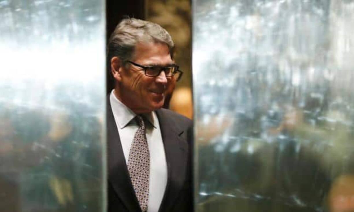 Rick Perry - EnergieministerDer frühere Gouverneur von Texas, Rick Perry, ist Energieminister im Kabinett Donald Trumps. Perry leitet damit das Ministerium, das er 2011 als Bewerber der Republikaner für die Präsidentschaftskandidatur auflösen wollte. Im September 2015 gab er als erster der 17 Kandidaten im Präsidentschaftswahlkampf auf.