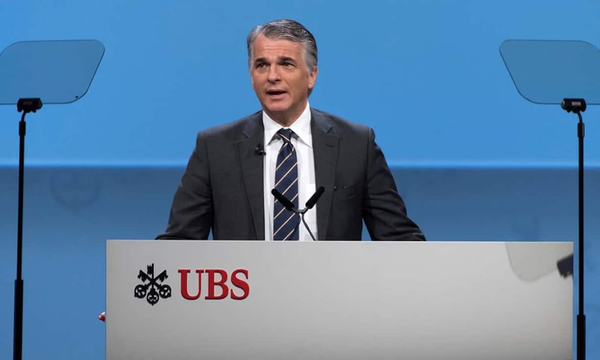 CEO: Sergio Ermotti
Unternehmen: UBS
Anzahl Aktien: 1'631'052
Marktwert: 26,3 Millionen Franken
Dividende: 978'600 Franken