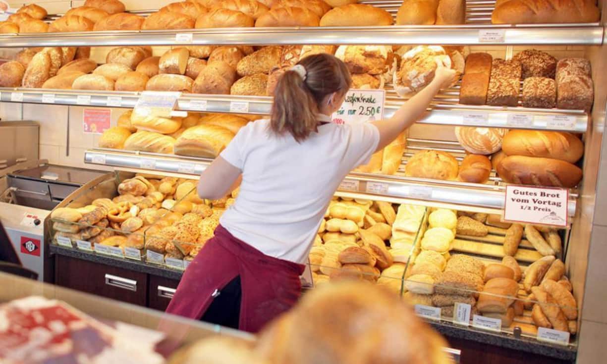 Schwierig ist die Berechnung von Ferienansprüchen bei Teilzeitangestellen. Grundsätzlich haben diese ebenfalls auf vier Wochen Urlaub Anspruch. Wie diese berechnet werden, ist Auslegungssache. Wer vier Stunden am Tag arbeitet und frei nimmt, der kann einen halben oder ganzen Ferientag dafür einsetzen müssen.