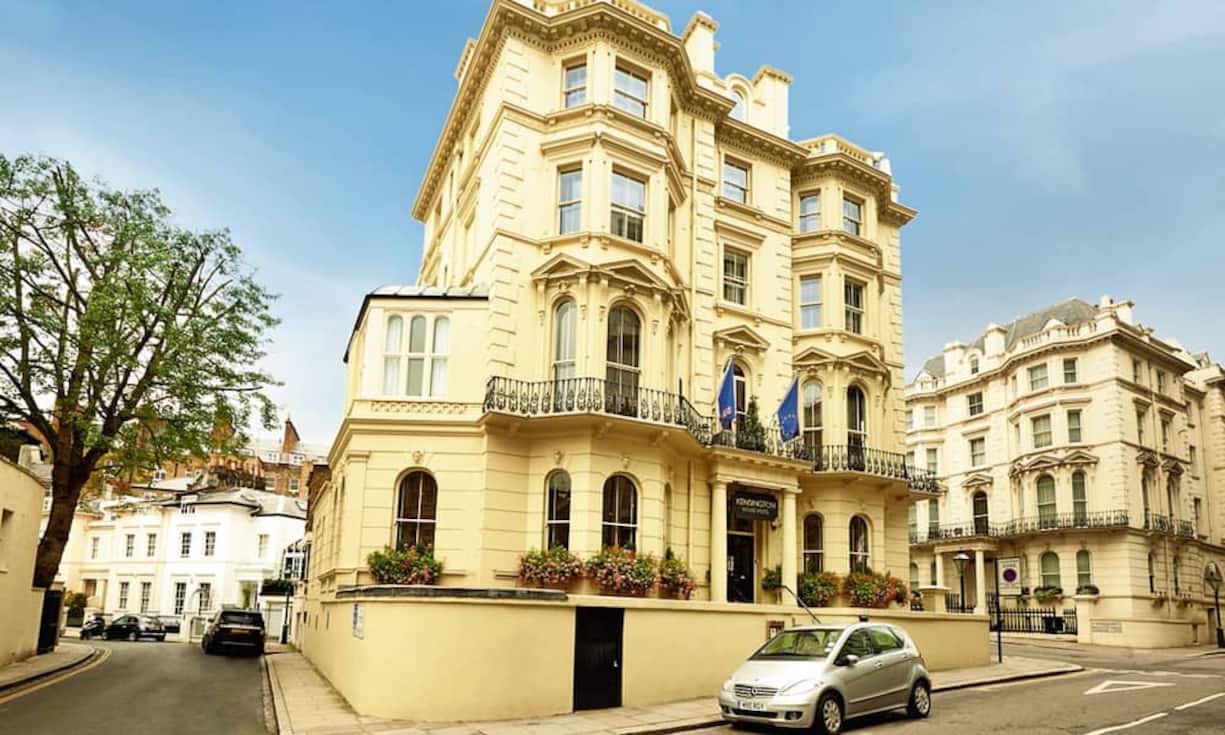 London - Kensington HouseCentral London ist eines der teuersten Pflaster des Planeten. Doch gibt es Ausnahmen. Das «Kensington House» zählt dazu, es ist in einem weissen Stadthaus aus dem 19. Jahrhundert untergebracht. Die 40 Zimmer sind makellos sauber, das nette Team passt sich individuell dem Pulsschlag der Gäste an.Wenn doch nur ... die Zimmer der untersten Kategorie hier nicht so winzig wären.Doppelzimmer ab 160 Pfund