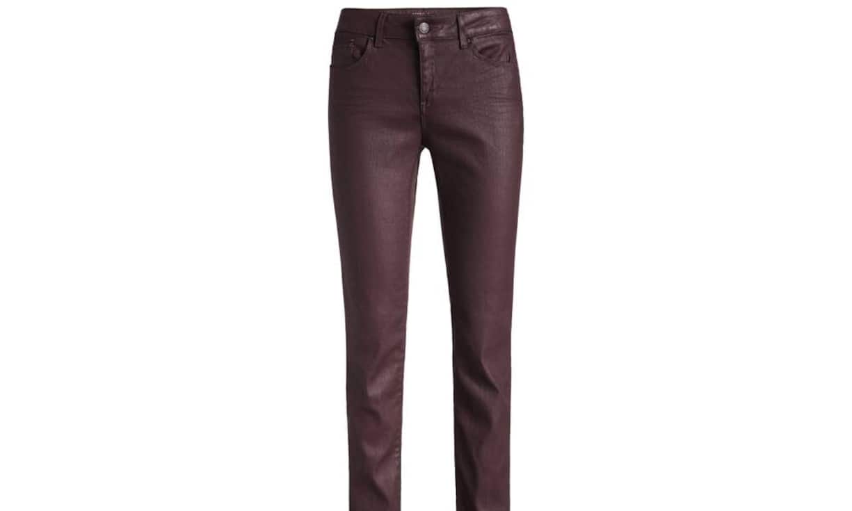 Mix: Esprit (Frau)Diese Coated Stretch-Jeans in tawny red ist aus einem elastischen Baumwolle-Mix und vom Schnitt her eine Mischung aus Skinny und Straight mit leicht niedrigeren Bund vorne als hinten. Preis 129 Franken