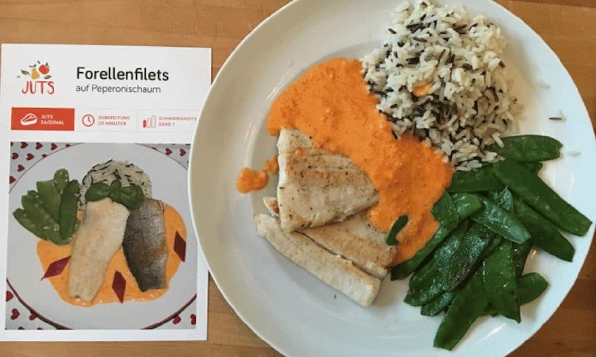 Juts Tag 1: Habe strikt nach Rezept gekocht. Das hat zwar länger als angegeben gedauert, das Ergebnis aber immerhin optisch nah an der Vorlage. Caroline Freigang