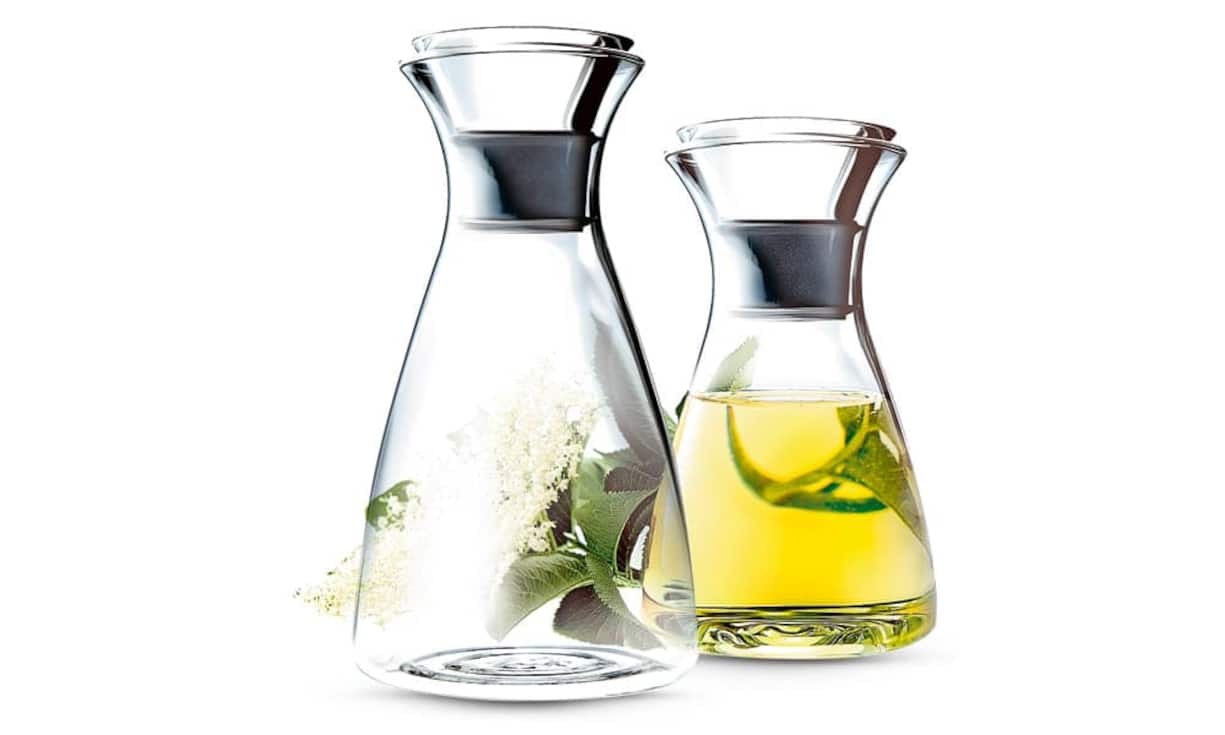 Tropffrei: Karaffe von Eva Solo, Eva Denmark, 0,6 bis 1,4 Liter. Ausguss: Edelstahl/Silikon und im Fachhandel erhältlich ab 50 Franken.